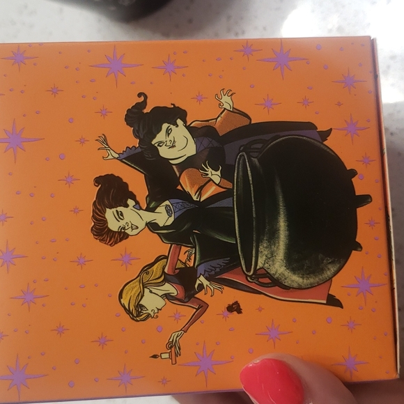 Hocus Pocus Candle & Box - Picture 4 of 6